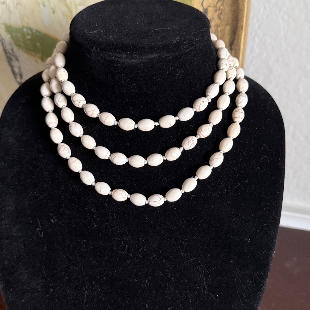 NWT Beige Howlite Necklace 45 in